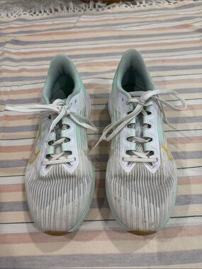 Nike White and Mint Lightweight Women's Running Sneakers with Yellow Swoosh